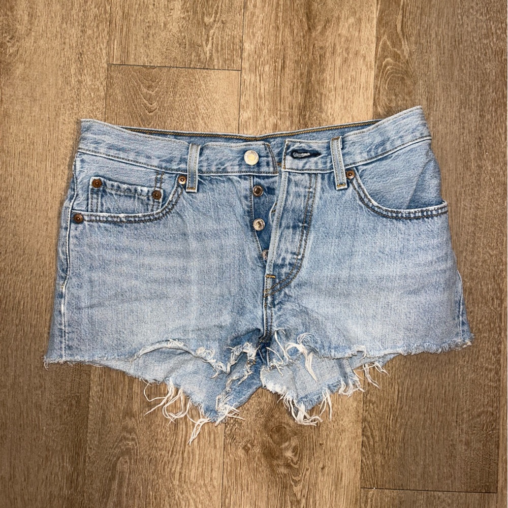 Levi cut off shorts